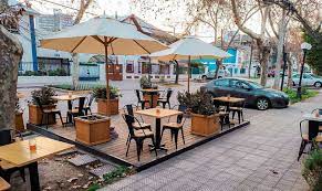 4,3 milhões de restaurantes, tudo desde comida de rua a restaurantes de luxo. Estos Son Los Restaurantes Y Bares De Santiago Que Reabren Sus Puertas