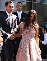 Elena băsescu se pregăteşte de zor pentru încă un eveniment important din viaţa ei. Roz E Cu Noroc Elena BÄƒsescu A Ales SÄƒ Poarte La Botez O Rochie De Aceeasi Culoare Ca La Cununie