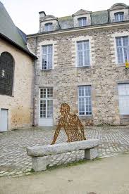 Le Flaneur De Pierre Gaucher Chateaugiron Sculpture Contemporaine Sculpture Pierre