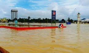 Lebih 100,000 orang telah dipindahkan di indonesia, 200,000 di malaysia, berpuluh ribu di filipina dan beberapa ribu di thailand. Kelantan State Kenangan Banjir Besar Kuala Krai Facebook