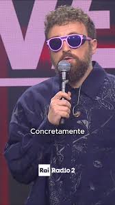 "Io cerco di scrivere delle fotografie, qualcosa che mi faccia sentire  parte della comunità nella quale vivo. Cerco di utilizzare la musica come  punto di contatto, cercando di capire qualcosa degli ...