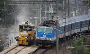 Blick auf das große eg und angebaute verwaltungsgebäude in beroun , nicht nur der graue himmel sondern auch die schon in die jahre. Lok Report Tschechien Modernisierung Der Westbahn Zwischen Praha Und Beroun