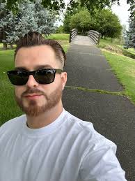 Hi everyone! My name is Alana. I am 31 years old and queer. I am moving to  Yakima for my psychology residency at CHCW. I am moving from Chicago and  don't know