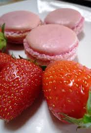 Macarons Ganache Chocolat Blanc Et Fraises Gariguettes Mes Brouillons De Cuisine Recette Macaron Ganache Chocolat Blanc Chocolat Blanc