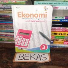 Buku ini menjabarkan usaha minimal yang harus dilakukan siswa untuk mencapai kompetensi yang diharapkan. Ekonomi Kelas 12 Xii 3 Sma Esis Erlangga Kurikulum 2013 Alam S Shopee Indonesia