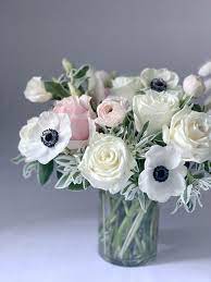 White And Pink Flower Arrangement Pink Flower Arrangements Flower Arrangements Valentines Flowers