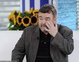 May 22, 2021 · uśmiechnięty edward miszczak z bukietem kwiatów na premierze spektaklu. Nie Zyje Zona Edwarda Miszczaka O2 Serce Internetu