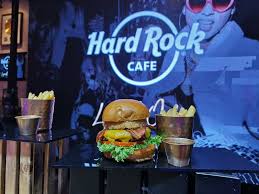 Nici un meniu introdus pentru bar/pub hard rock cafe. Am Degustat Noul Meniu De La Hard Rock Cafe Bucuresti Si E Poate Cea Mai Mare Reinventare A Restaurantului De La Debut