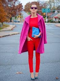 Wir sind allerdings der meinung, dass man diese beiden farben ruhig das ganze jahr hindurch in den fokus rücken sollte. Farbkombinationen Pink Rot Und Blau Kleidung Kombinieren Rotes Outfit Kleidung