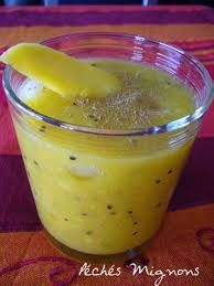 Jus De Mangue Orange Et Kiwi Peches Mignons Jus De Mangue Recette Jus De Fruit Jus De Fruit Maison