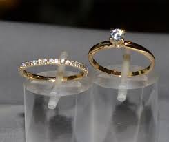 Anillo Cintillo Y Solitario De Oro De 18 Quilates Con Circones Anillos De Oro Anillos Circon