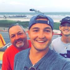 holly (@holly_raitz)