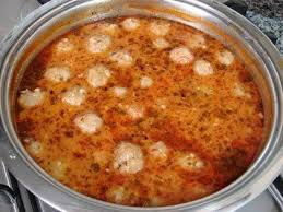 hem doyurucu hem de lezzetli bir sulu yemek salcali pirincli sulu kofte yemek tarifleri gida kofte corbasi