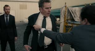 Сын (хантер дуэн) успешного судьи (брайан крэнстон) сбивает мотоциклиста (джими стэнтон) и уезжает с места дтп — отец сначала советует ему сдаться, но вовремя узнает. 2vvk 1wl6x2lmm