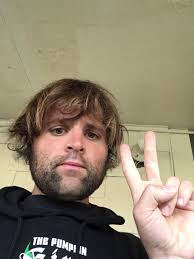 Totally a lip guy...😎😳🤷‍♂️🥂