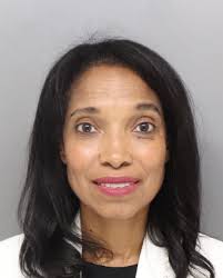 JUST IN: "Hamilton County Prosecutor Joseph Deters tells Angenette Levy he  talked to Governor Mike DeWine twice today asking him to commute the  sentence of former judge Tracie Hunter. She's been booked