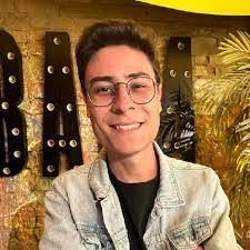 Douglas Lint's Instagram, Twitter & Facebook