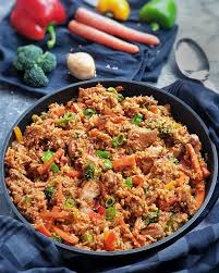 Asiatische Reispfanne Mit Zartem Hahnchen Lydiasfoodblog Rezept Reispfanne Reisbeilagen Einfache Gerichte