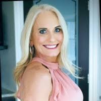 Lindsey Henning's Instagram, Twitter & Facebook