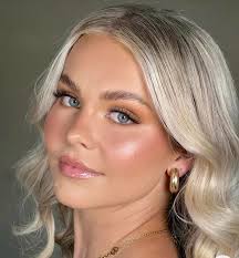 ☆QUALIFIED BRIDAL HAIR AND MAKEUP ARTIST•☆ 📍Derby,east midlands Hi I'm  sas, I'm a makeup artist from derby offering both hair and makeup for your  bridal parties!😊 ☆qualified in hair and media makeup