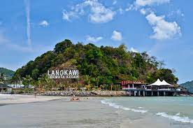 Disebabkan langkawi ini penuh dengan tarikan pelancongan. 7 Pantai Terkenal