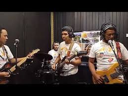 C g f kini tandus tiada bermaya dm g bunga cinta yang dulu mekar mewangi. Download Layu Dihujung Mekar Rio Cover By Jihair And Friends Mp3 Savethealbum