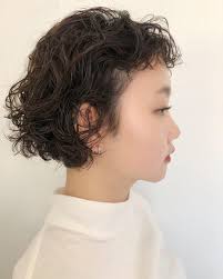 サトーマリ on instagram くるくるパーマボブ 前髪もクルクルっとパーマをかけて お手入れ簡単なレトロスタイル 根元からパーマをしっかりかけてるから ヘアセットは 水で濡らしてスタイリング剤を しっかり揉みこむだけ 朝のヘアアイロンもいらない のに可愛
