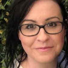 Laura Grays's Instagram, Twitter & Facebook