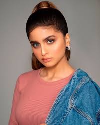 آخر تحديث الثلاثاء 11 مايو 2021 فاجأت الممثلة المصرية ​حلا شيحة​ متابعيها على مواقع التواصل الاجتماعي، بارتدائها الحجاب مرة جديدة، وذلك بعد ان كانت قد ارتدته لفترة في السابق وخلعته. ÙˆØ§Ù„Ø¯Ø© Ø­Ù„Ø§ Ø§Ù„ØªØ±Ùƒ ØªØ¹Ù†Ù Ù…Ù†ØªÙ‚Ø¯ÙŠ Ø®Ù„Ø¹Ù‡Ø§ Ù„Ù„Ø­Ø¬Ø§Ø¨ Ù„Ù… Ø£ÙƒÙ† Ù…Ø­Ø¬Ø¨Ø© ÙÙŠØ¯ÙŠÙˆ Aldar Ma