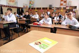 În plus, la sfârşitul lunii există două zile lucrătoare libere decretate în mod legal, stipulate în codul muncii: Analiza Anul Scolar Actual Este Cel Mai Scurt Din Ultimii 10 Ani Cate Zile Merg La Scoala Elevii In Romania Si Cate In Japonia Comparatie Pe Materii Hotnews Mobile