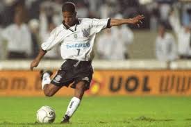 He was noted for his accuracy from free kicks, earning him the nickname. Veja Grandes Momentos Da Volta De Marcelinho Carioca Ao Corinthians Fotos R7 Futebol