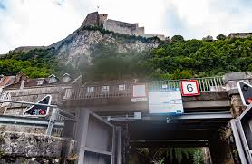 Citadelle besancon vue avion 1.jpg. Tunnel Fluvial De La Citadelle Besancon Frankreich Europa Erde In Bildern