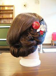 耳かくし japanese hairstyle for kimono called mimi kakushi meaning hiding or covering the ears from back japanese hairstyle hairstyle wedding hairstyles