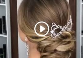 Denn eines zeichnete sich bei den schauen in paris, mailand, berlin und new york ab: 28 Brautfrisuren Fur 2020 Friseur Und Make Up Artist Koln