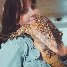 It's weird when I say I don't like cats and people make assumptions. I  don't hate cats. I even like seeing my friends cats. I just don't wanna  live with one. No,