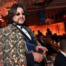 Блогер давид манукян после расставания с телеведущей ольгой бузовой стал всячески подогревать интерес публики к своим отношениям с певцом филиппом киркоровым. Filipp Kirkorov Zadolzhal Za Svoj Osobnyak Milliony Rublej Dacha Dom Lenta Ru