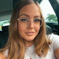 100+ perfiles de «Shari»