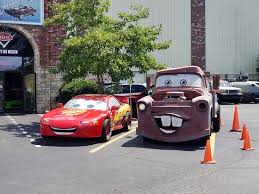 Оуэн уилсон, пол ньюман, бонни хант и др. Lightning Mcqueen And Tow Mater Picture Of Celebrity Car Museum Branson Tripadvisor