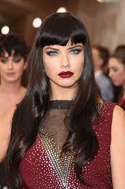 Date un'occhiata ad alcune tipologie di frange che saranno di tendenza nel. Frangia Corta Capelli Lunghi 20 Ispirazioni Vogue Italia