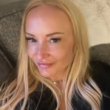 Hi can anyone recommend doggie day care in Holmes chapel? Please x