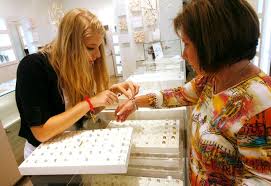 Pandora Opens Tulsa Location In Woodland Hills Mall Business News Tulsaworld Com I got a pandora jewelry only $10~$200 in site: