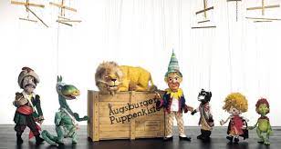 In the following decades, characters are brought to life, which give the doll box their uniqueness. Augsburger Puppenkiste Special Film Rezensionen De