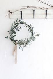 庭のオリーブの葉でリース作り 野の花 庭花 道端の花 リース作り クリスマス フラワー インテリア 花
