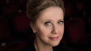 She appeared in 1991's paths of death and angels. Eszenyi Eniko Tavolleteben Ujitjak Fel Futo Rendezeseit A Vigben Fidelio Hu