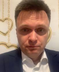 Kwestia wzrostu szymona hołowni pojawiła się natychmiast, gdy zaczął on występować obok marcina prokopa. Zona Szymona Holowni Zostanie Nowa Pierwsza Dama Wykonuje Nietuzinkowy Zawod Wideoportal Tv Plotki Gwiazdy Komentarze Wideoportal Tv