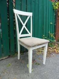 Colle néoprène pour coller la mousse. Restaurer Une Vieille Chaise Trouvee Dans La Rue Deconome