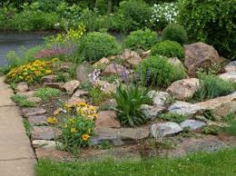 Gartengestaltung Beispiele Praktische Tipps Und Frische Ideen Steingarten Pflanzen Garten Garten Pflanzen
