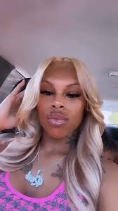 Elyssa Holmes's Instagram, Twitter & Facebook