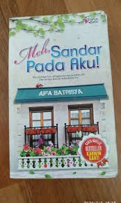 Album khas koleksi pertama ini hanya untuk 1,500 sahaja. Meh Sandar Pada Aku Aifa Batrisya Books Stationery Books On Carousell