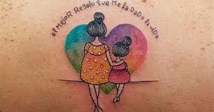 Listamos as mais belas ideias de tatuagem mãe e filha para você eternizar o forte elo entre vocês. Tatuagens Para Maes 20 Ideias Para Celebrar O Amor Pelos Filhos Bebe Com Br